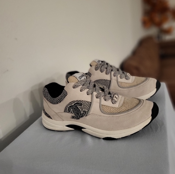 CHANEL Cream and Black Women Sneakers - Picture 1 of 11
